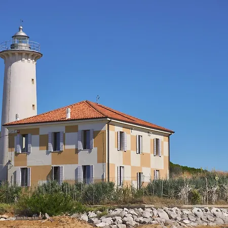 Two-bedroom In A Quiet Area Next To The Sea Apartman