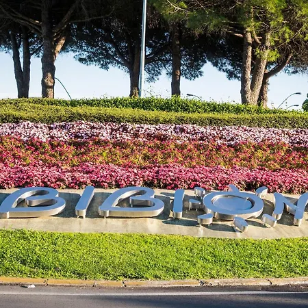 Two-bedroom In A Quiet Area Next To The Sea Apartman
