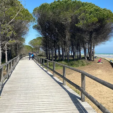 Two-bedroom In A Quiet Area Next To The Sea Apartman